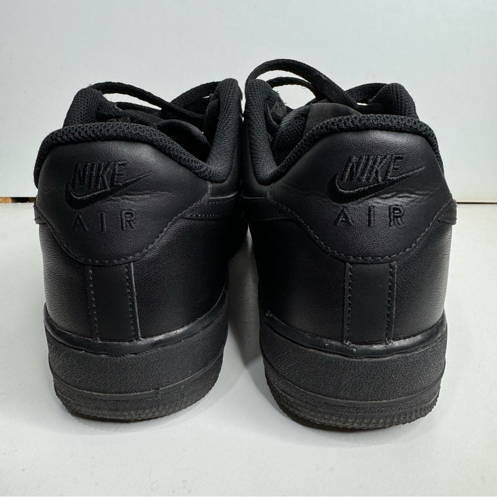 Men’s size 9.5 Nike Air Force 1 low triple black ‘07 classic sneakers popular og - Picture 3 of 11